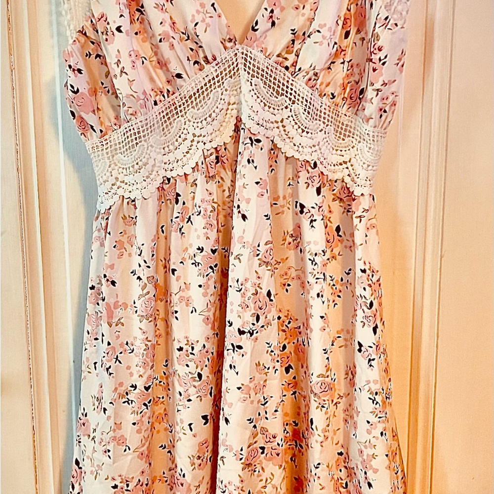 Pink Floral Sleeveless Sundress with V-Neck & Lace Trim